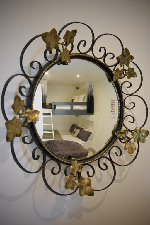 Old Town Castle View Apartment Единбург Екстериор снимка