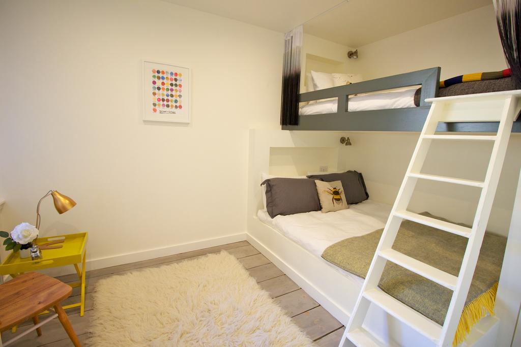 Old Town Castle View Apartment Единбург Екстериор снимка